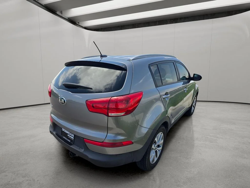 Used 2016 Mineral Silver Kia LX image 5