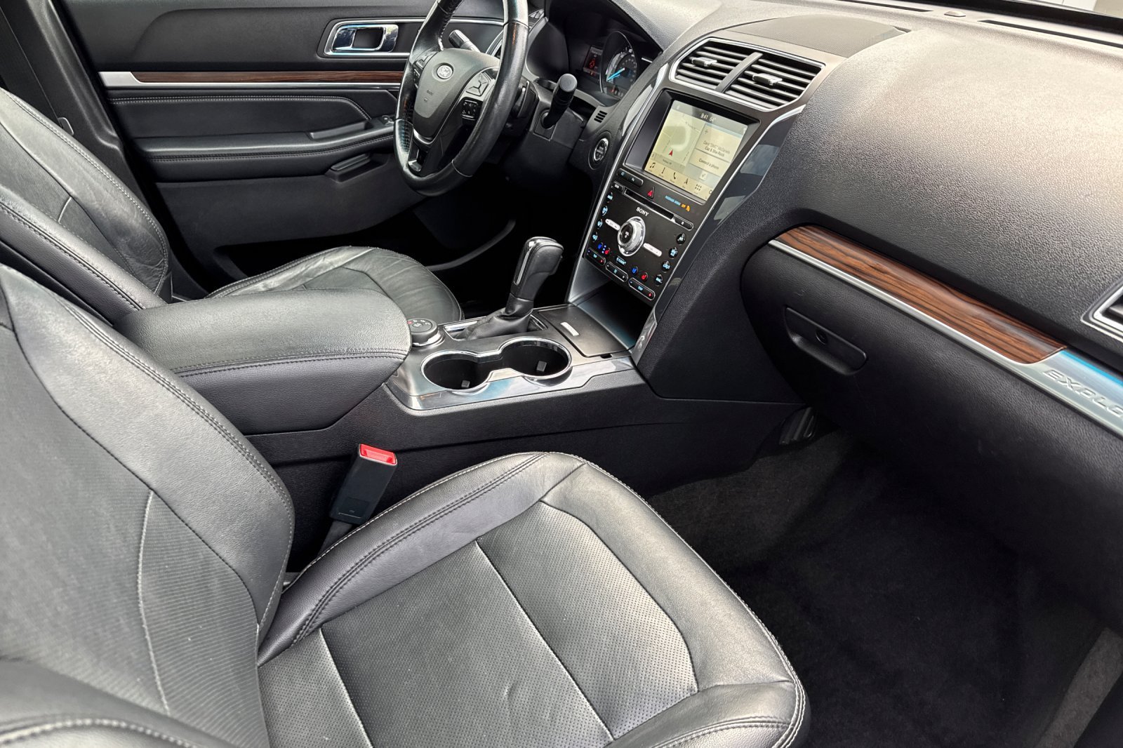 Used 2017 Blue Jeans Metallic Ford Limited image 17