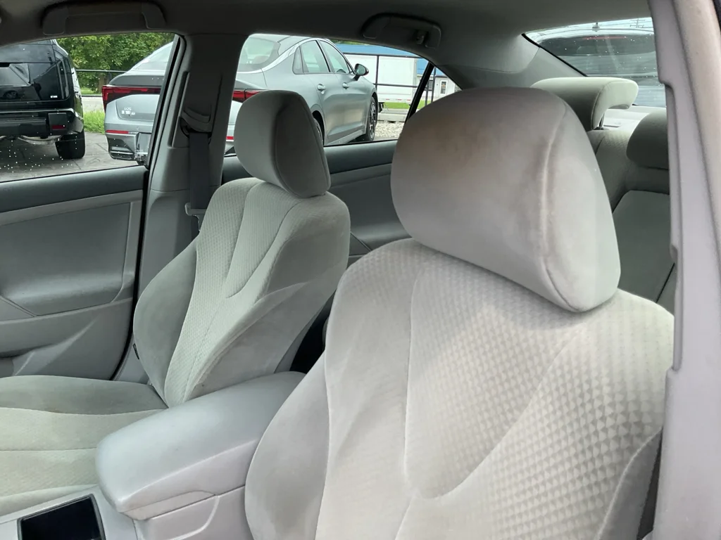 Used 2007 Titanium Metallic Toyota LE image 14