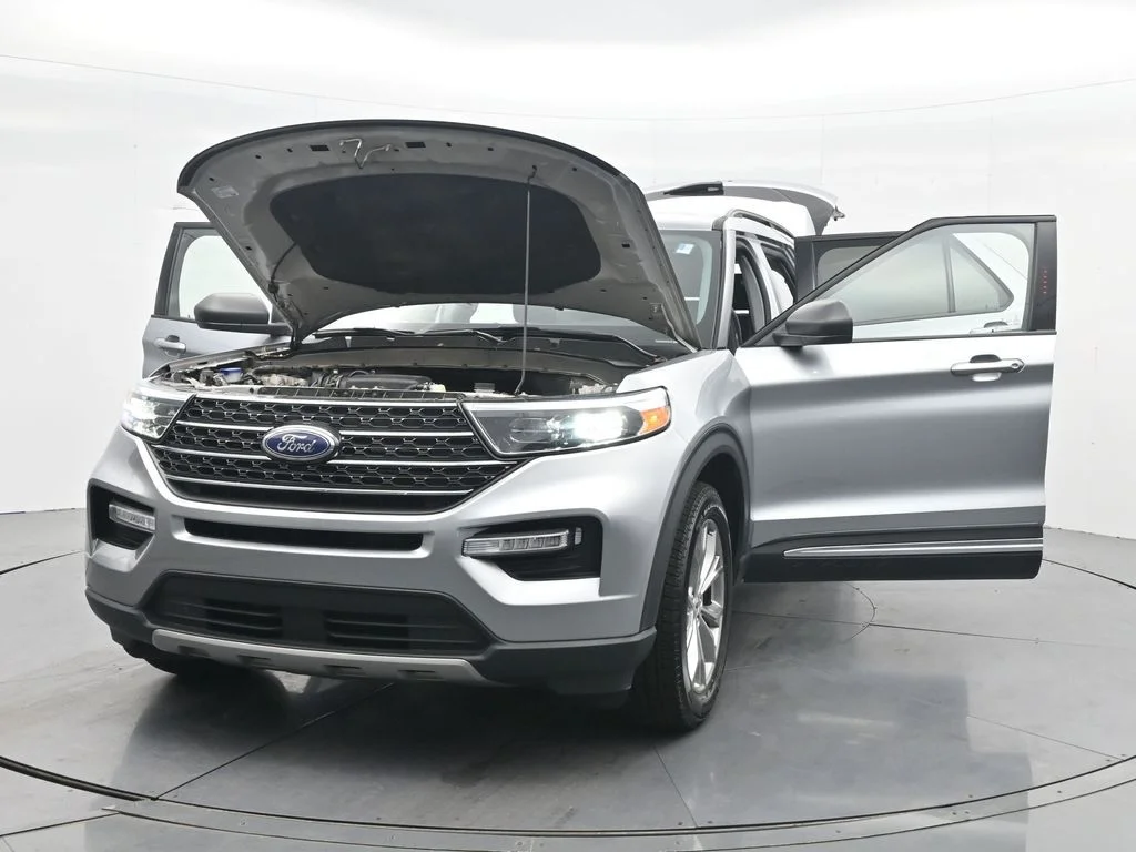 Certified Used 2023 Silver Metallic Ford XLT image 34