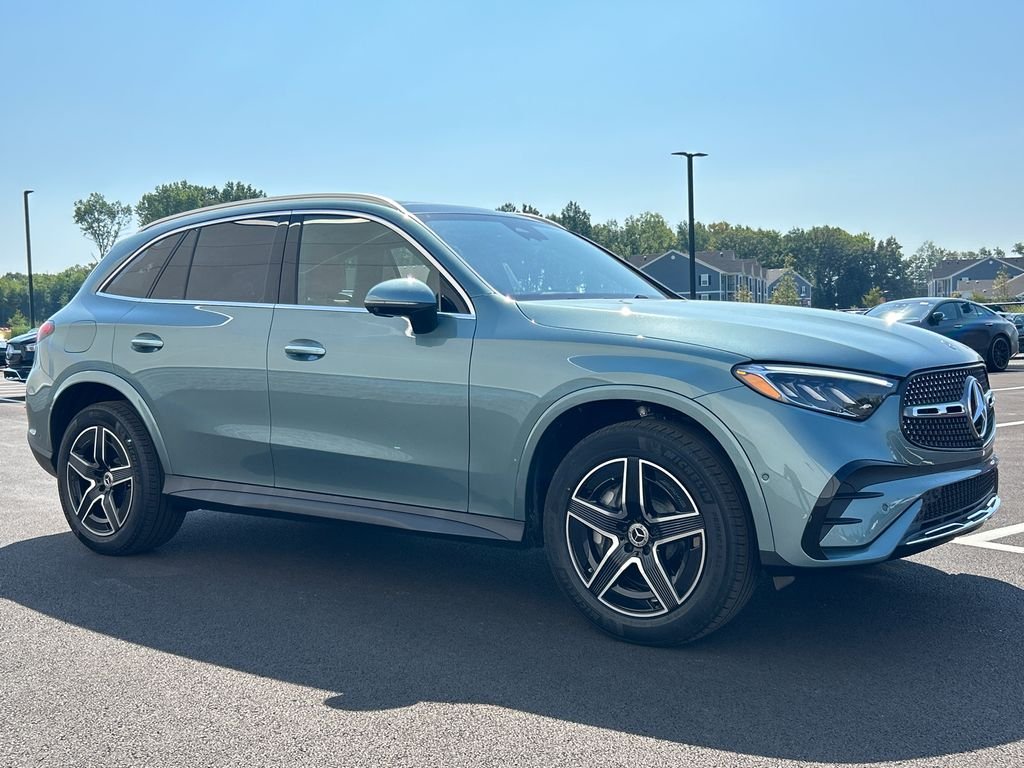New 2027 Verde Silver Metallic Mercedes-Benz GLC 300 image 2