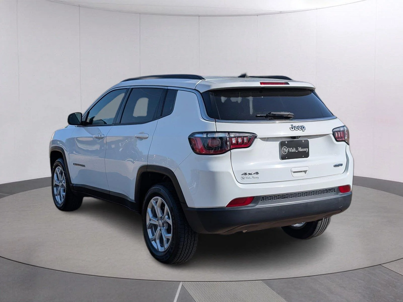 Used 2024 Bright White Clearcoat Jeep Latitude image 3