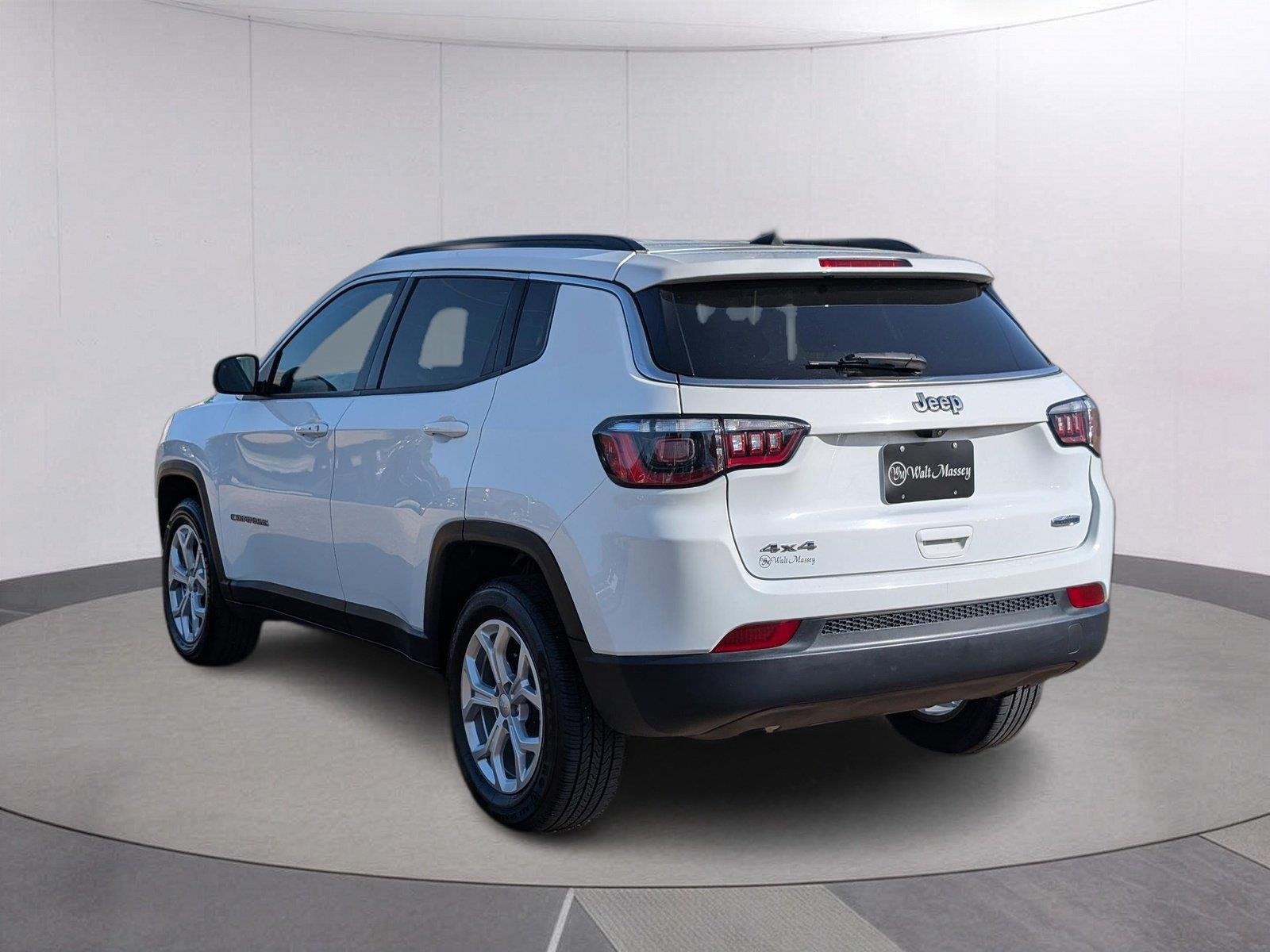 Used 2024 Bright White Clearcoat Jeep Latitude image 3