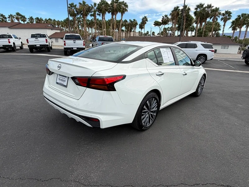 Used 2025 Glacier White Nissan SV image 3
