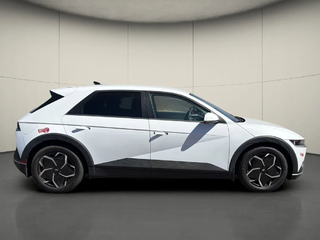 Used 2024 White Hyundai SEL image 8