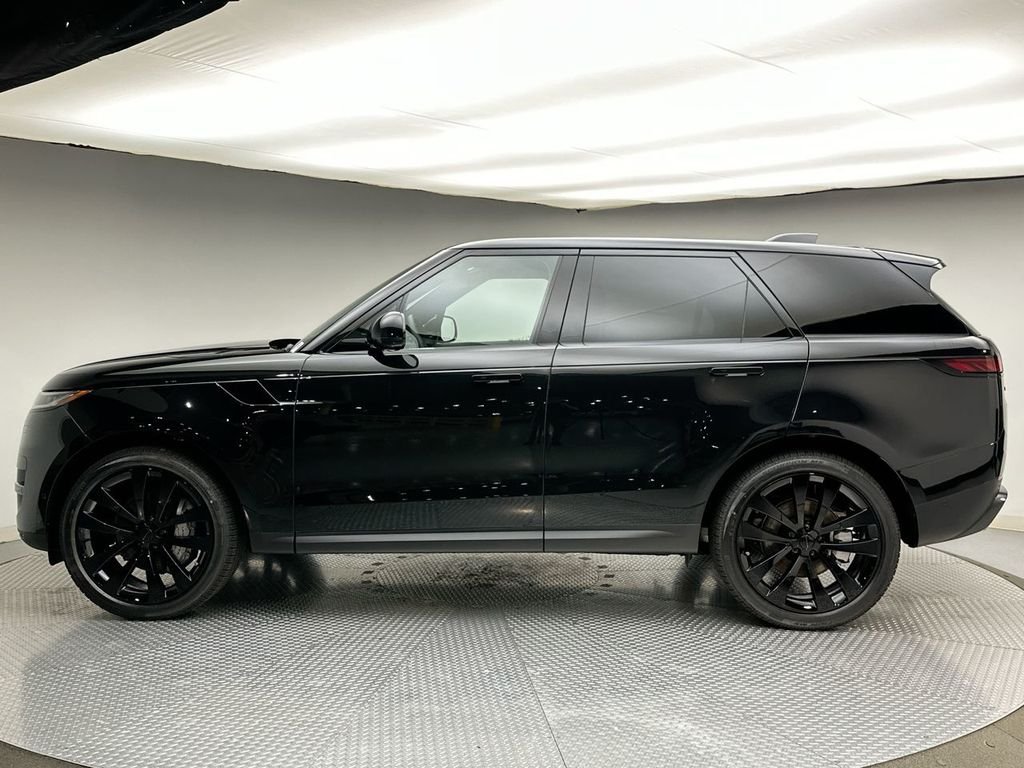 New 2026 Santorini Black Metallic Land Rover SE image 2