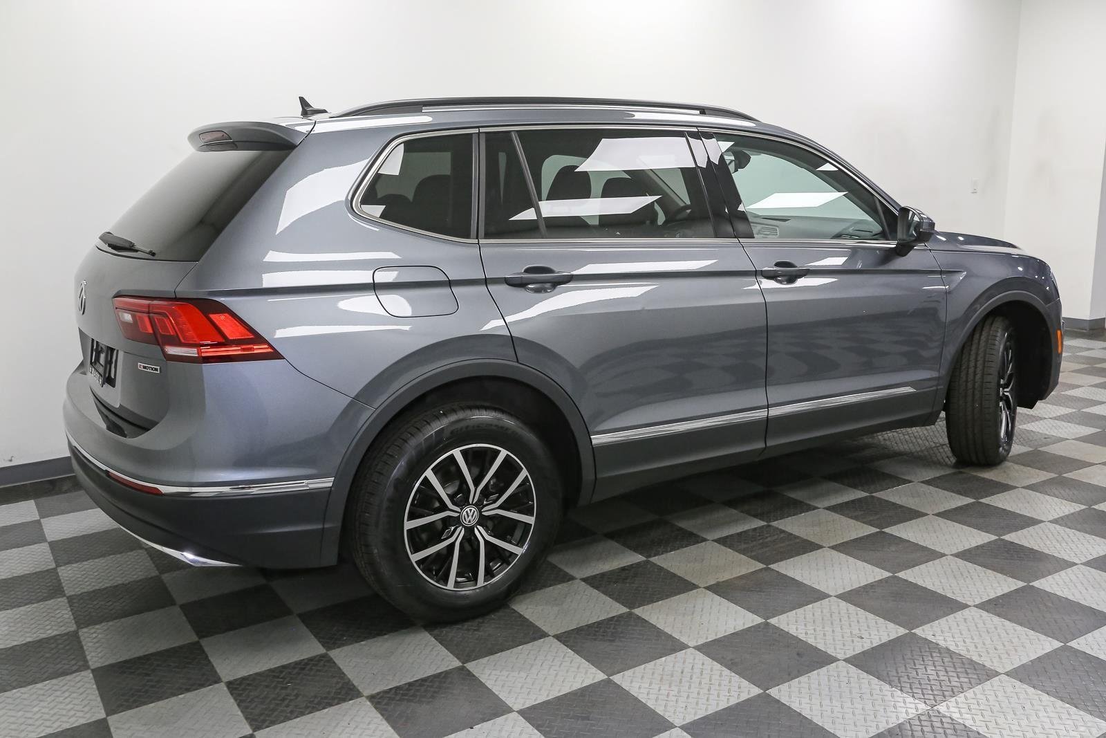 Used 2021 Platinum Gray Metallic Volkswagen SE image 10