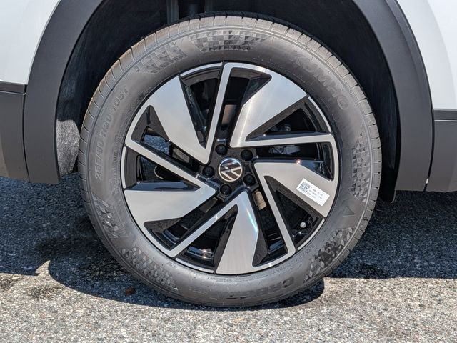 New 2026 White Volkswagen 2.0T SE w/Technology image 11