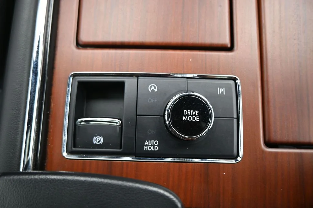Used 2023 Black Lincoln Reserve image 26
