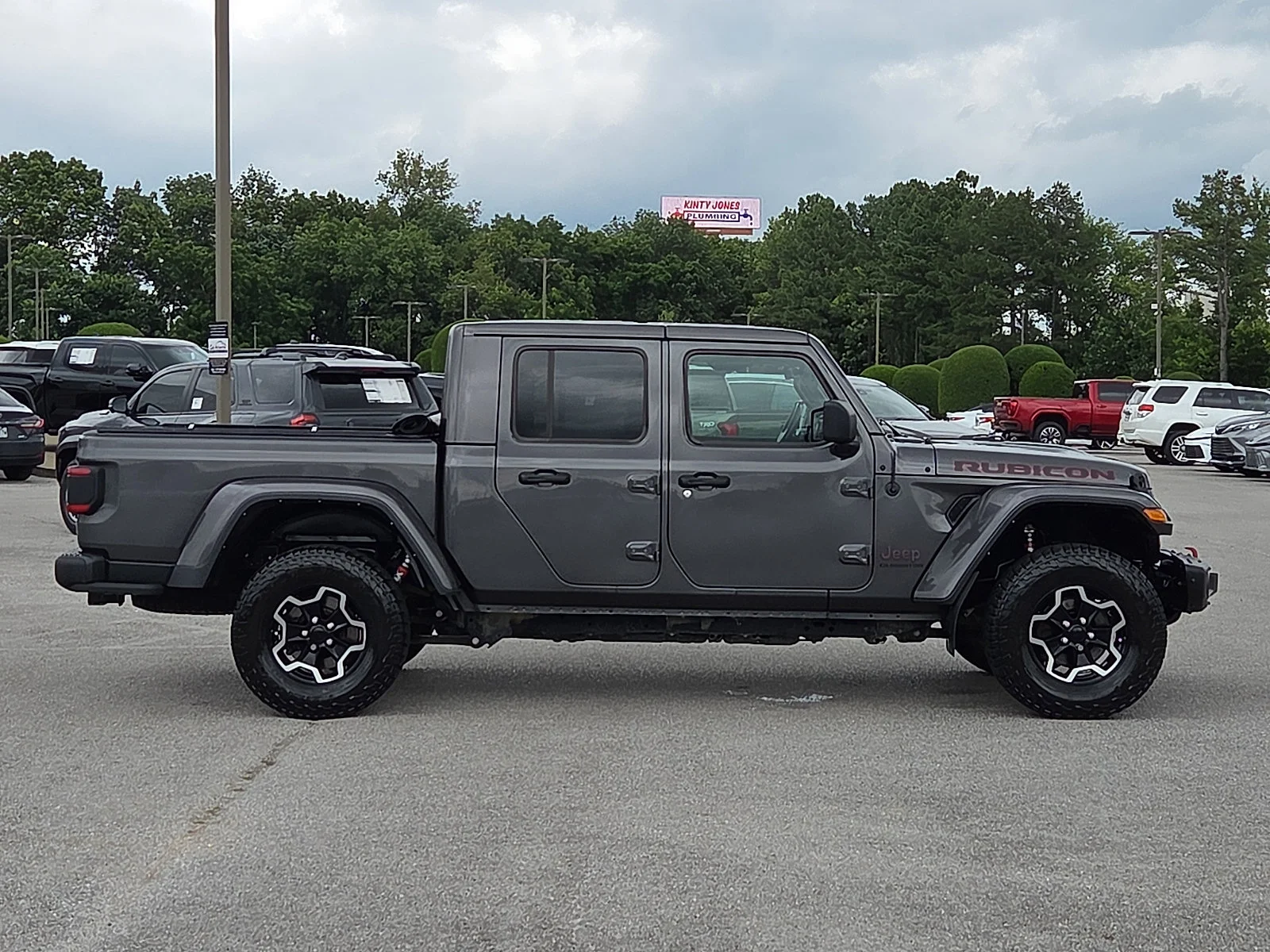 Used 2022 Granite Crystal Metallic Clearcoat Jeep Rubicon image 6