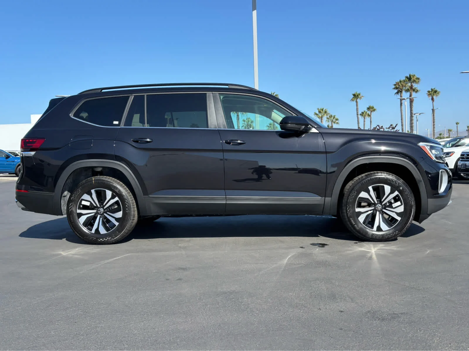 New 2026 DEEP BLACK Volkswagen 2.0T SE image 2