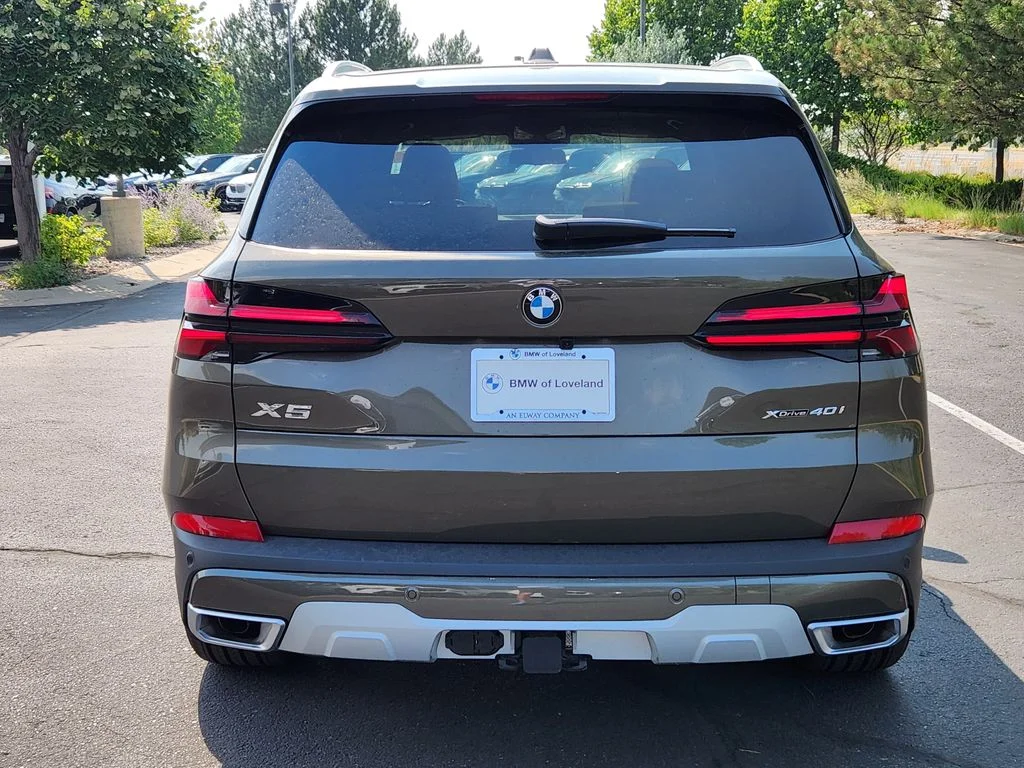 New 2026 Manhattan Green Metallic BMW xDrive40i image 4