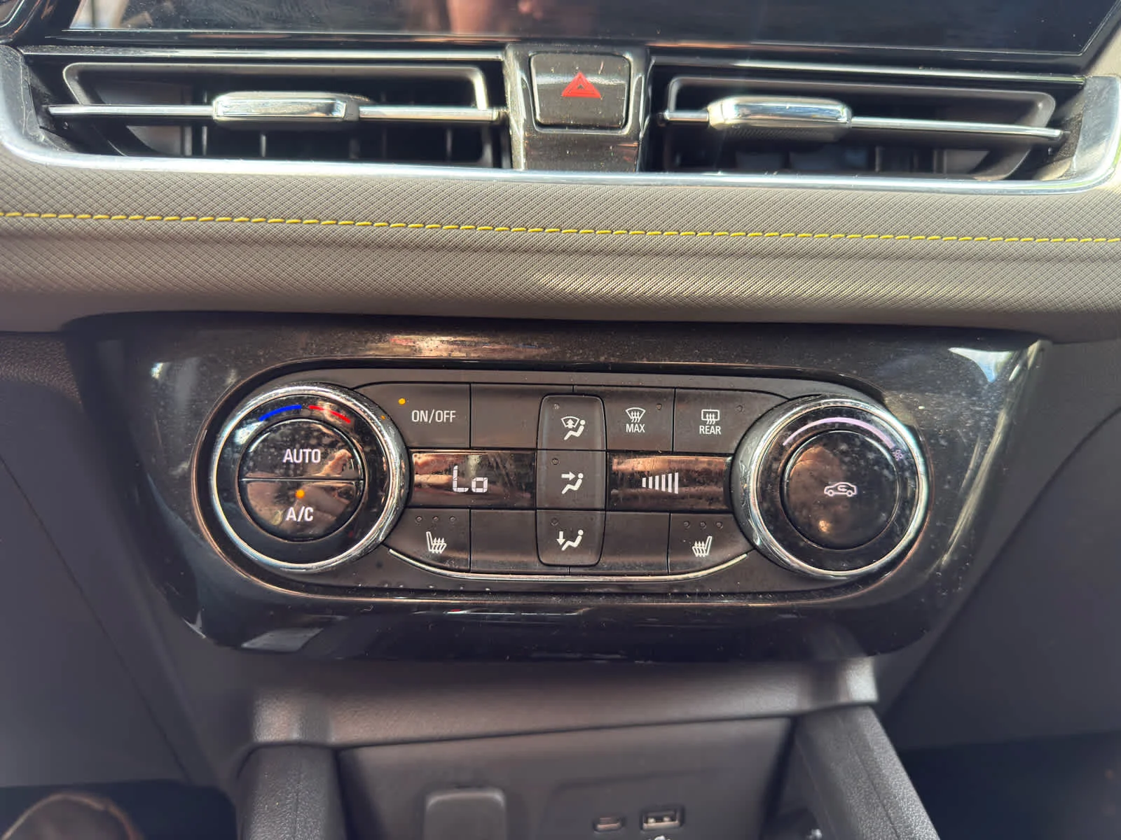 Used 2025 Iridescent Pearl Tricoat Chevrolet ACTIV image 24