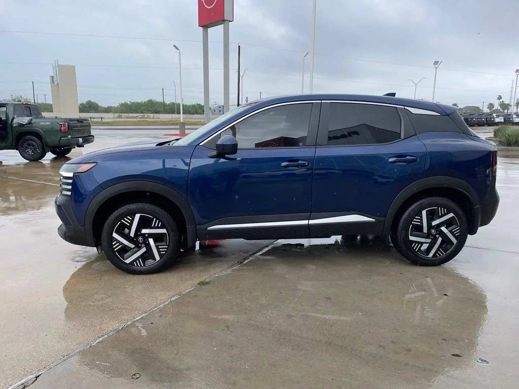 Used 2025 Blue Nissan SV image 4