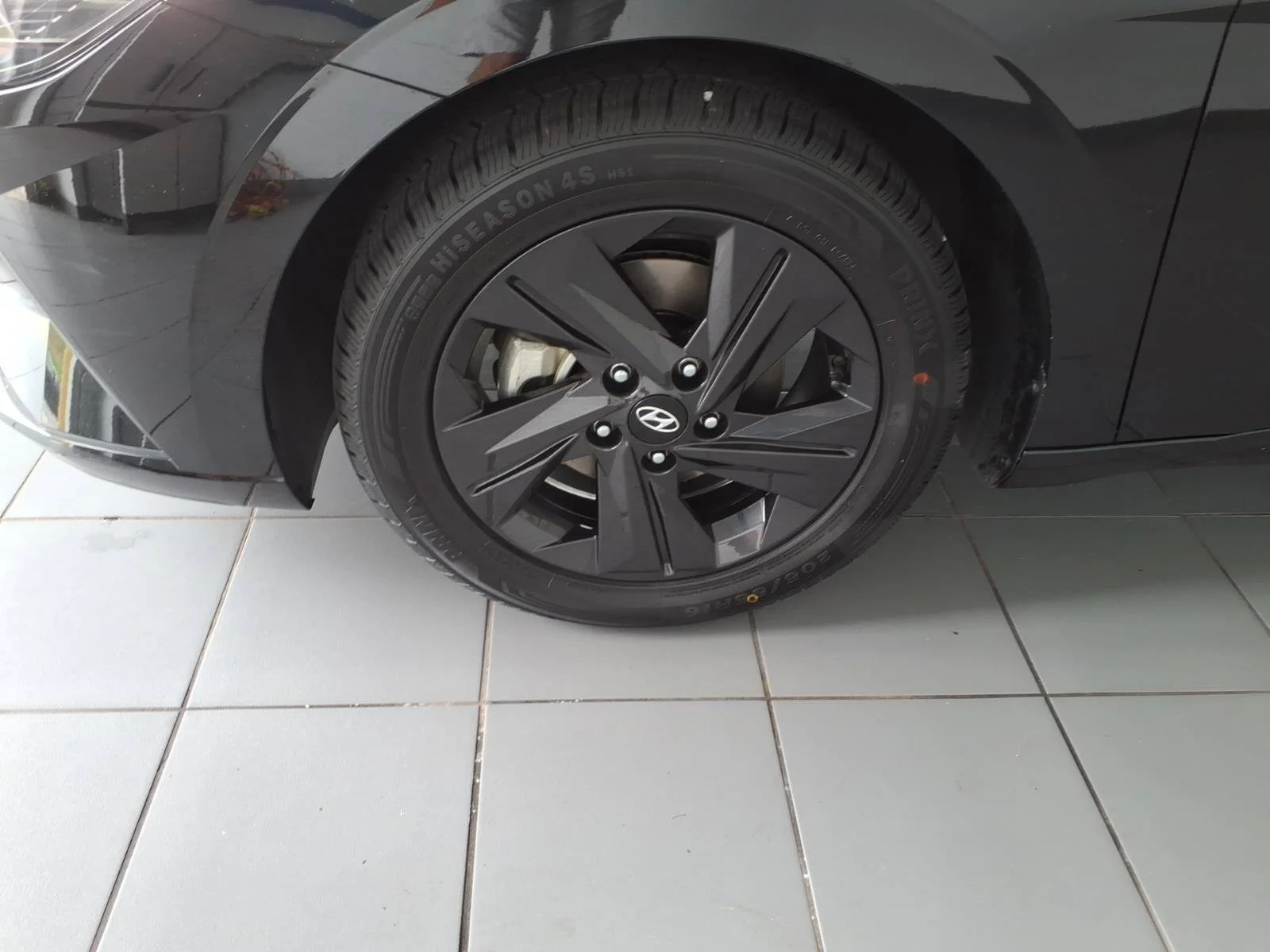 Used 2023 Phantom Black Hyundai SEL image 9