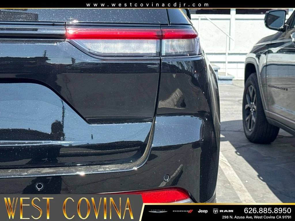 New 2026 Diamond Black Crystal Pearl-Coat Exterior Paint Jeep Limited image 30