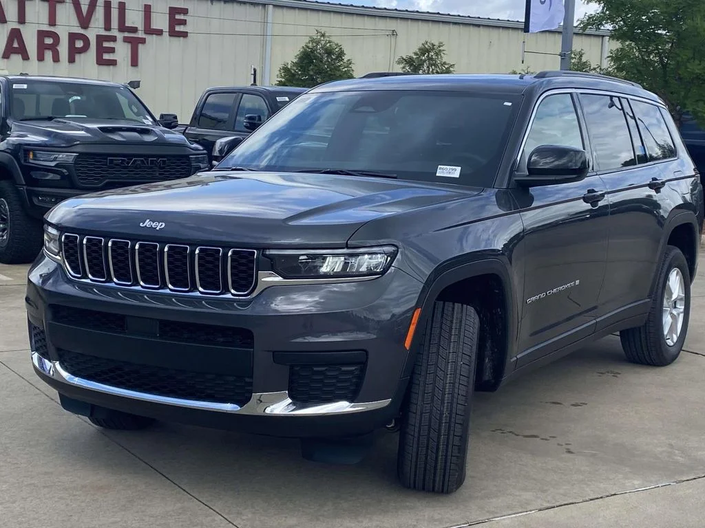 New 2026 Baltic Gray Metallic Clear-Coat Exterior Paint Jeep Laredo X image 3