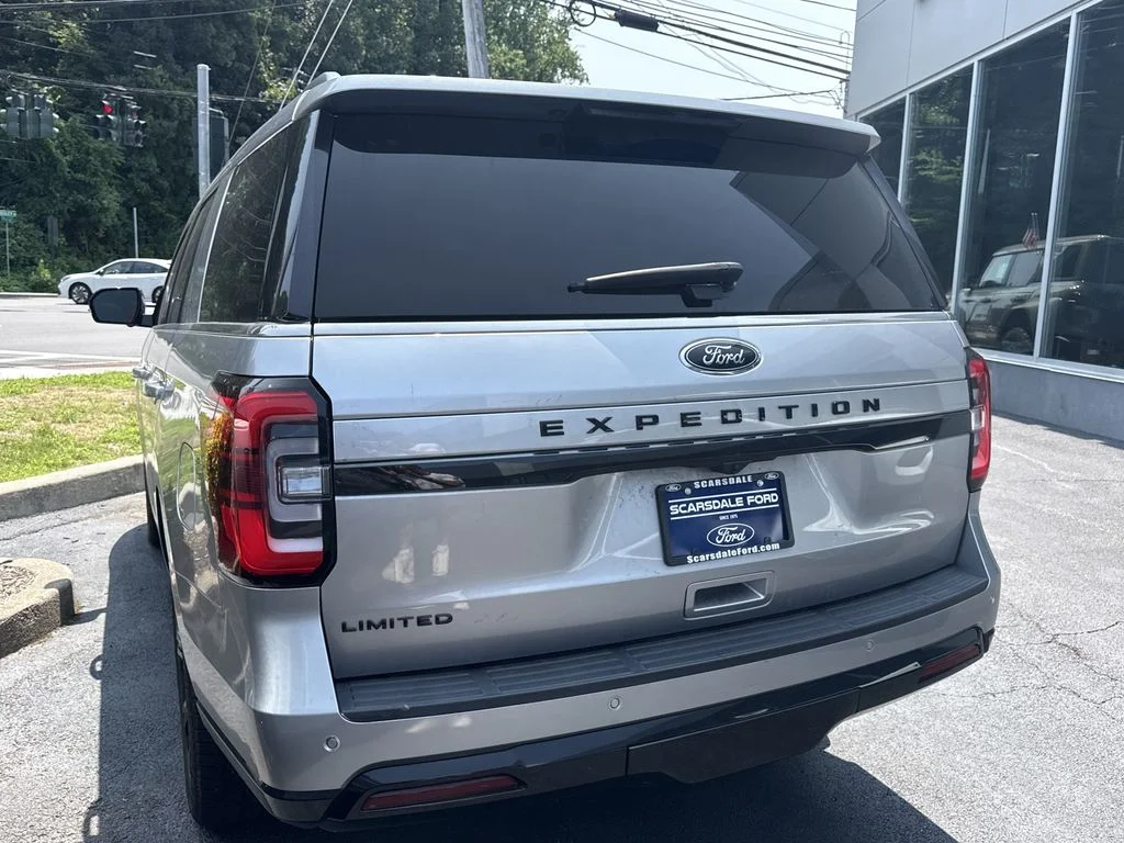 Used 2022 Silver Metallic Ford Limited image 6