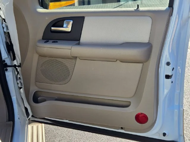 Used 2004 White Ford Eddie Bauer image 6