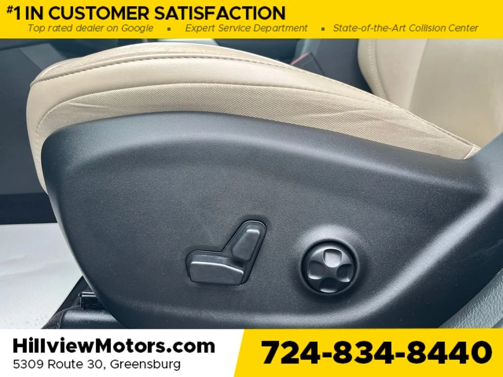 Used 2018 Diamond Black Jeep Limited image 17
