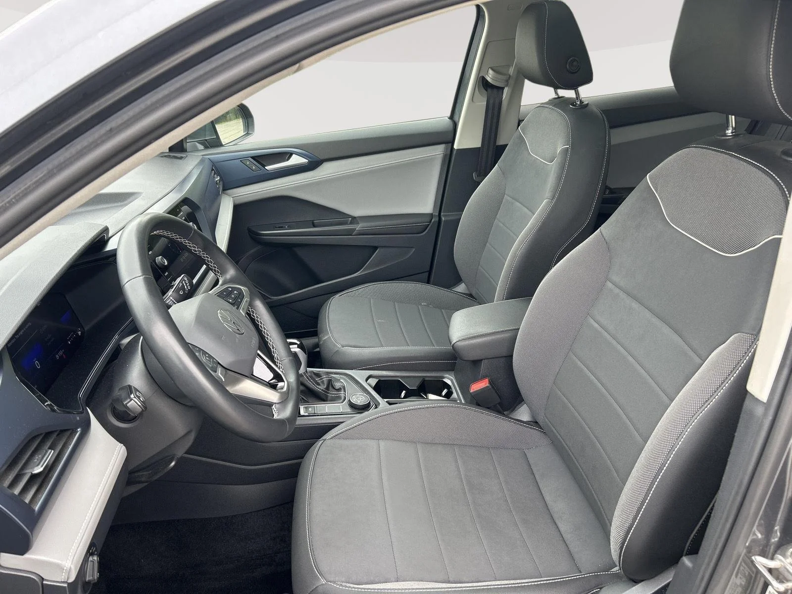 Certified Used 2024 GRAY Volkswagen SE image 4