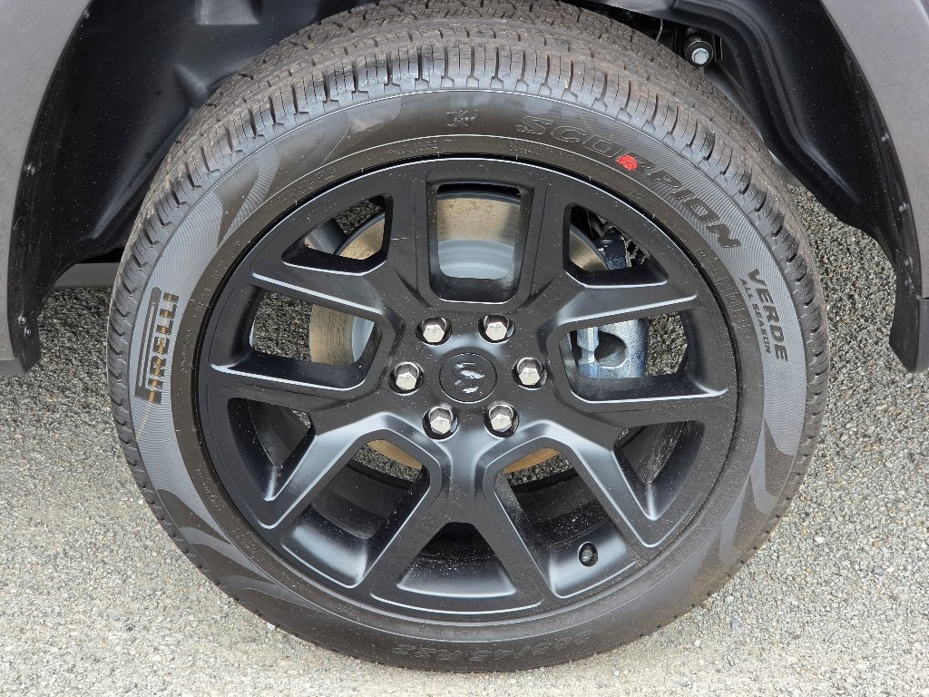 New 2026 Granite Crystal Metallic Clear-Coat Exterior Paint RAM Laramie image 4