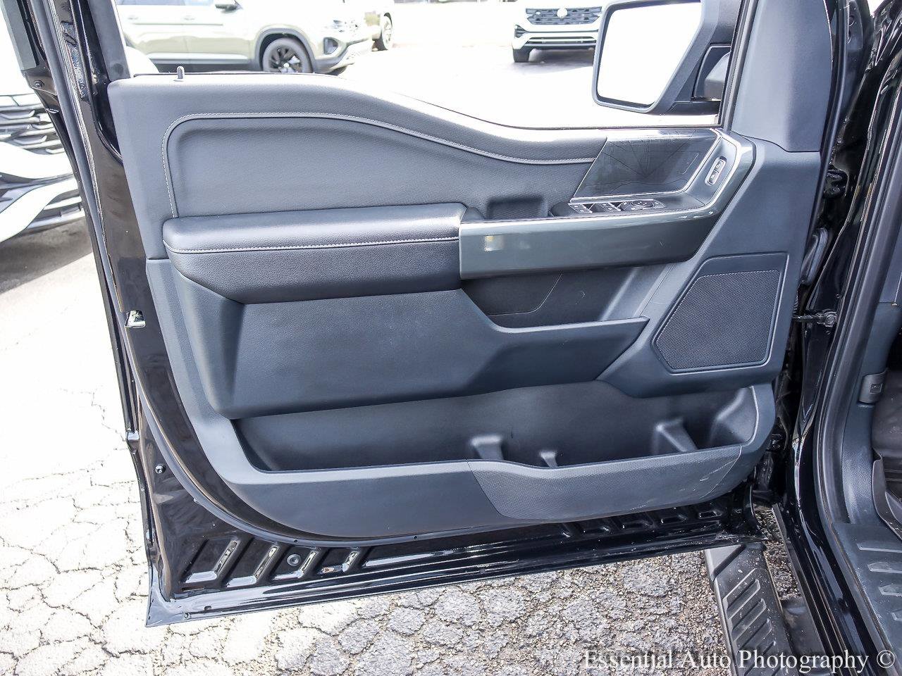 Used 2023 Agate Black Metallic Ford XLT image 19