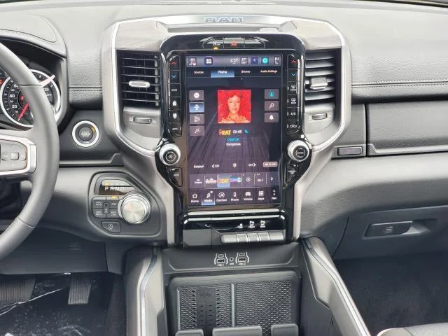 New 2026 Diamond Black Crystal Pearl-Coat Exterior Paint RAM Laramie image 24
