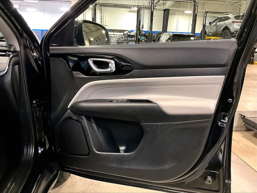 Used 2022 Black Jeep Limited image 12