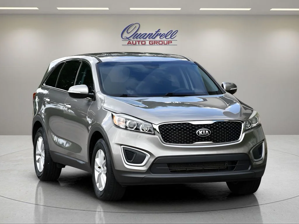 Used 2017 Titanium Silver Kia L image 2