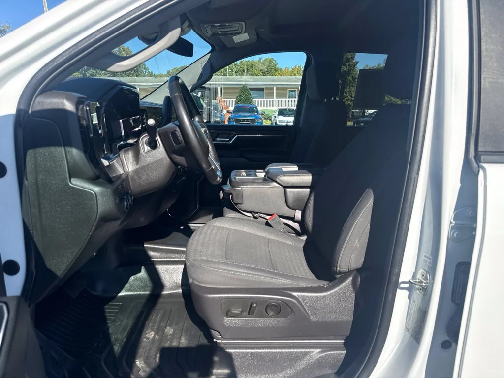 Used 2024 White Chevrolet LT image 9