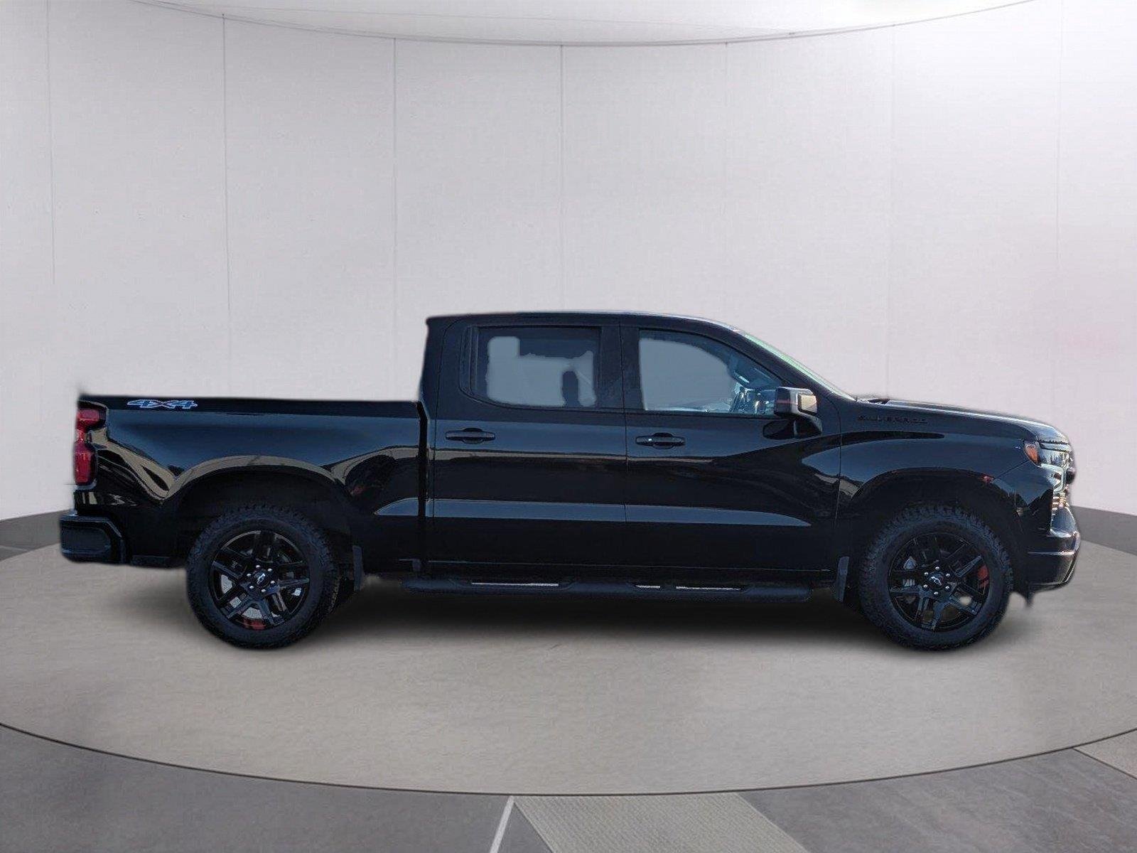 Used 2023 BLACK Chevrolet RST image 8
