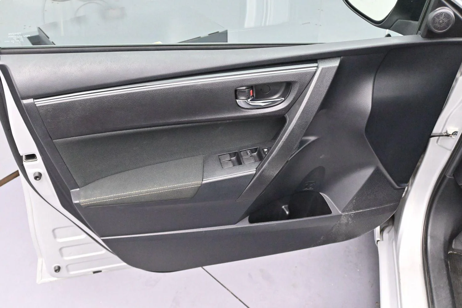 Used 2019 Classic Silver Metallic Toyota LE image 9