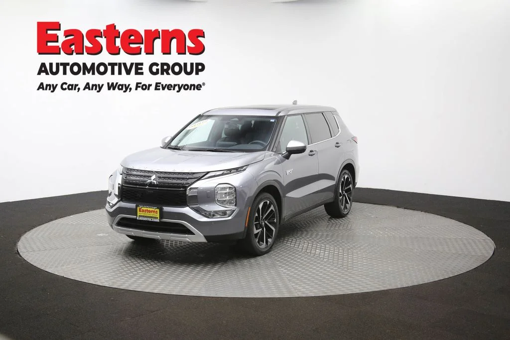 Used 2023 Silver Mitsubishi SE image 120