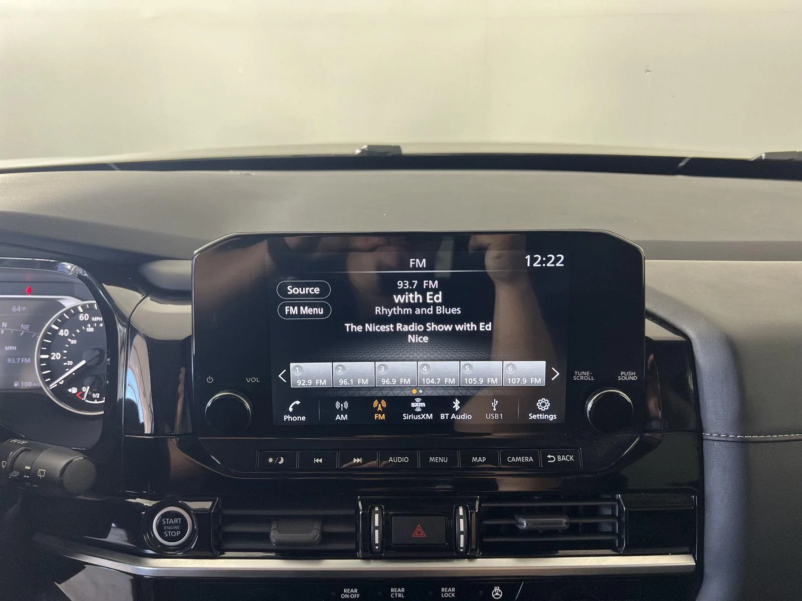 Used 2022 Brilliant Silver Metallic Nissan SL image 27
