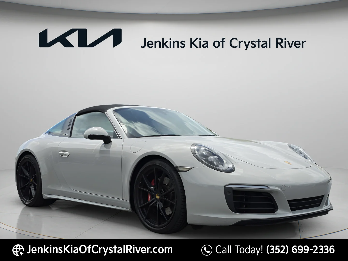 Used 2018 Chalk Porsche 4S image 1