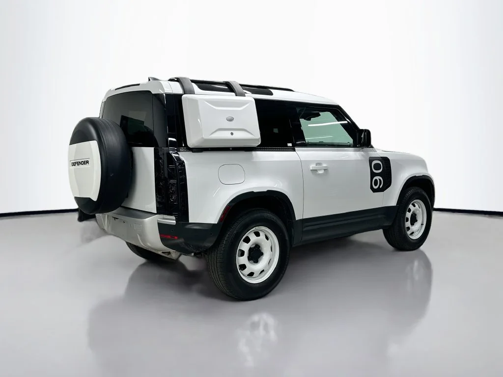 Used 2024 Fuji White Land Rover S image 9
