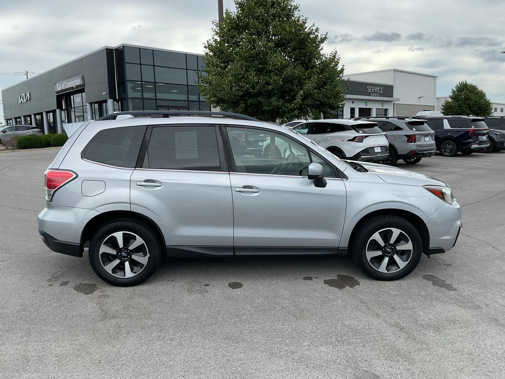 Used 2017 Ice Silver Metallic Subaru Limited image 11