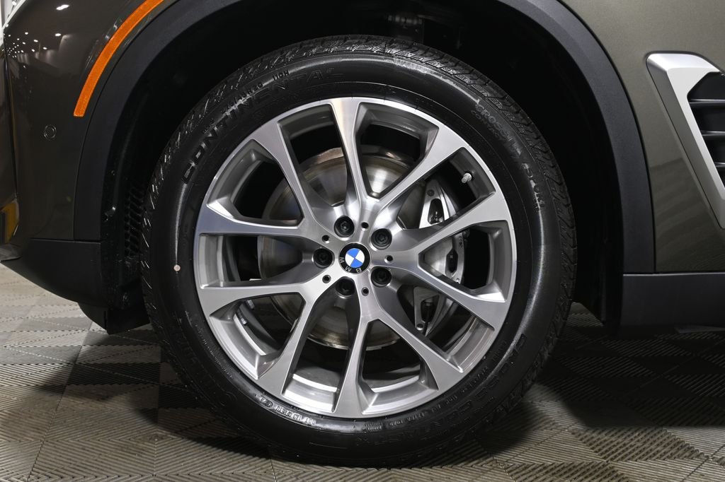 Used 2026 Green Metallic BMW xDrive40i image 12