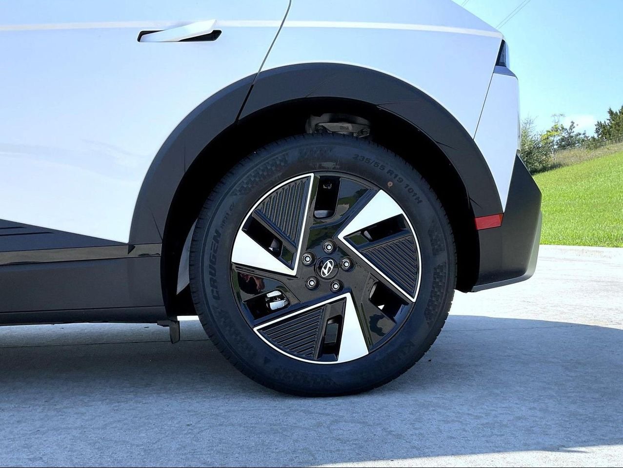 New 2026 White Hyundai SE image 23