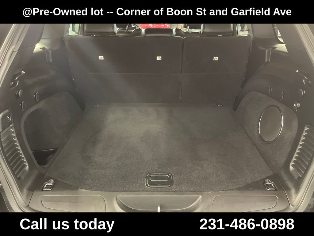 Used 2020  Jeep Laredo image 28