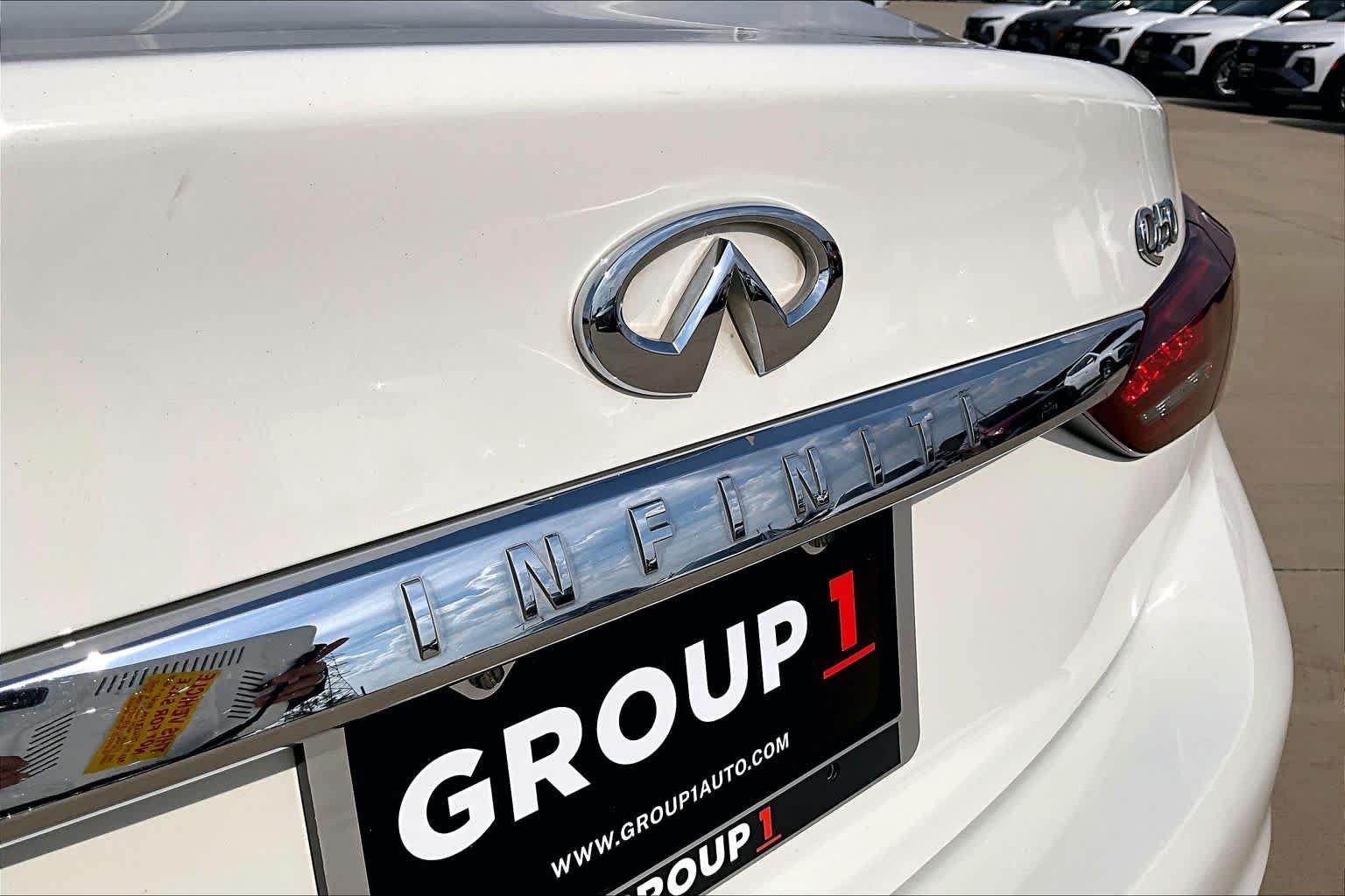Used 2018 Pure White INFINITI 3.0t LUXE image 31