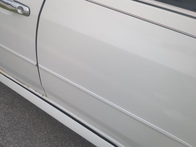 Used 2010 Summit White Pontiac Base image 5
