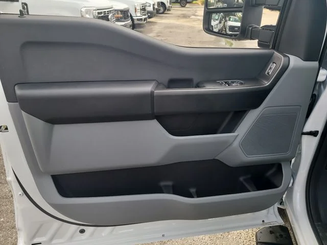 New 2026 Oxford White Ford XL image 12
