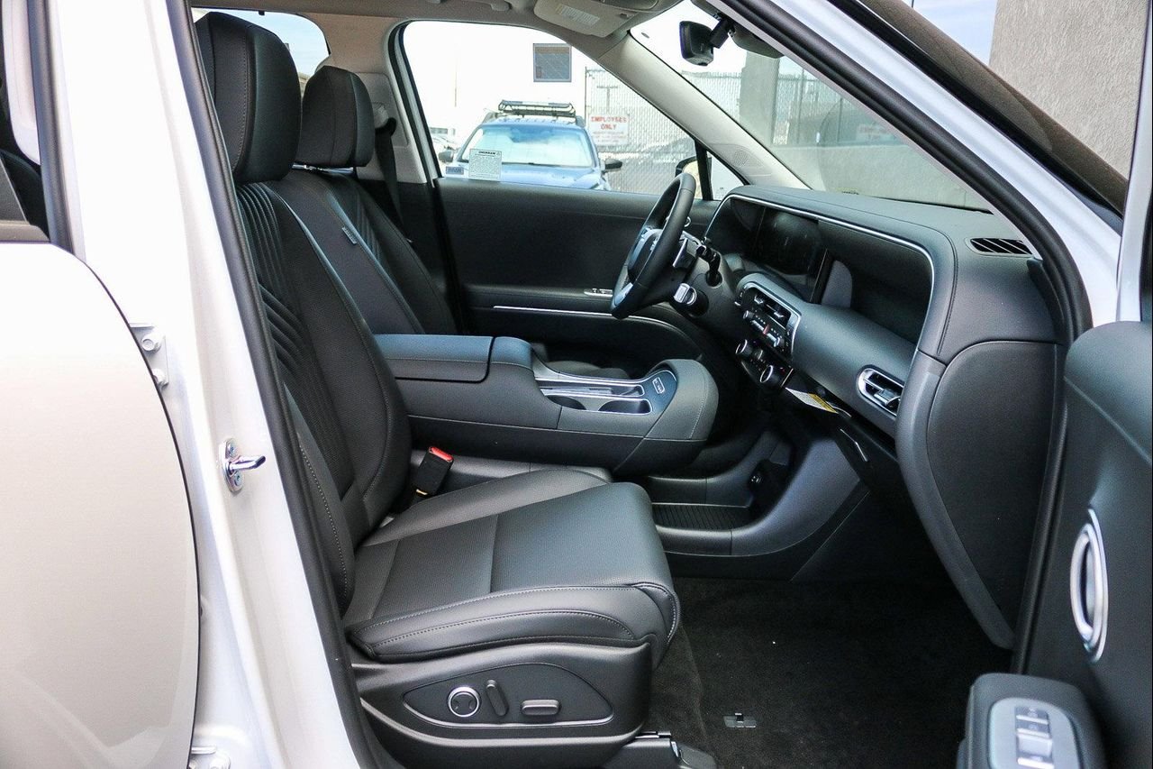 New 2026 White Hyundai SEL Premium image 17