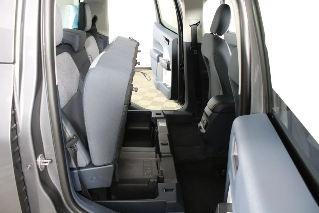 New 2026 Oxford White Ford XLT image 13