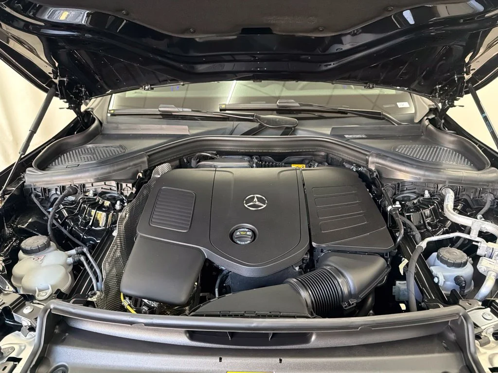 New 2027 Black Mercedes-Benz GLC 300 image 30