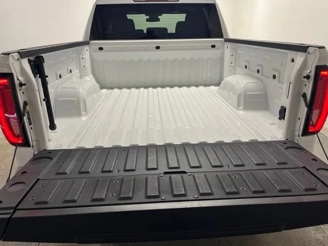 Used 2025 Summit White GMC SLT image 28