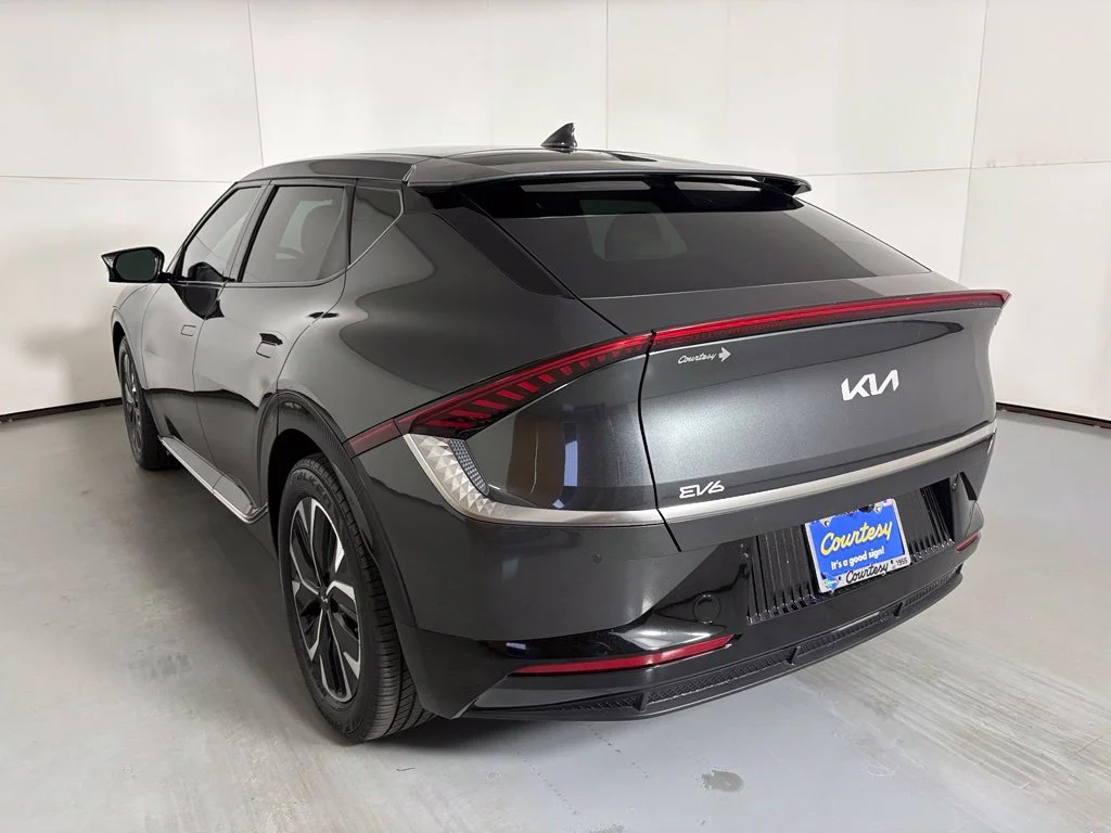 Used 2024 Gray Kia Wind image 6