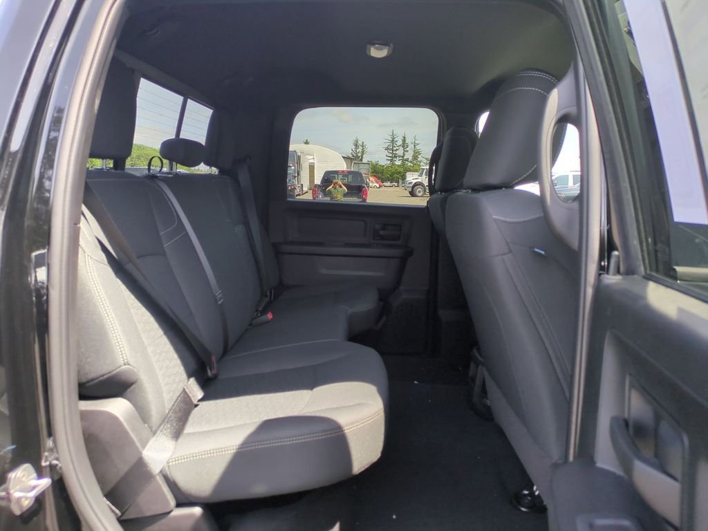 New 2026 Diamond Black Crystal Pearl-Coat Exterior Paint RAM Tradesman image 15